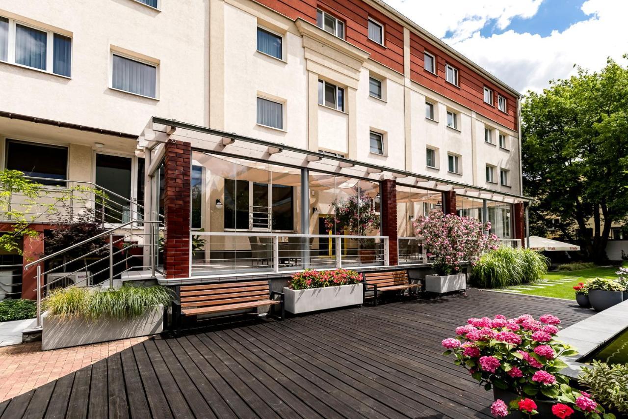 Hotel Almarco Środa Wielkopolska Esterno foto