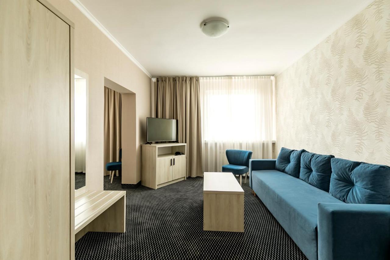 Hotel Almarco Środa Wielkopolska Esterno foto