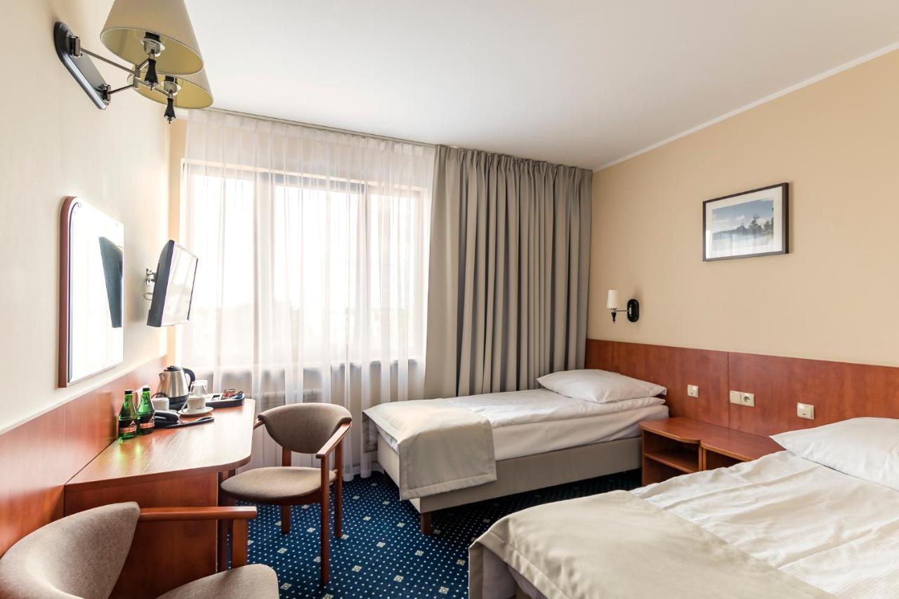 Hotel Almarco Środa Wielkopolska Esterno foto