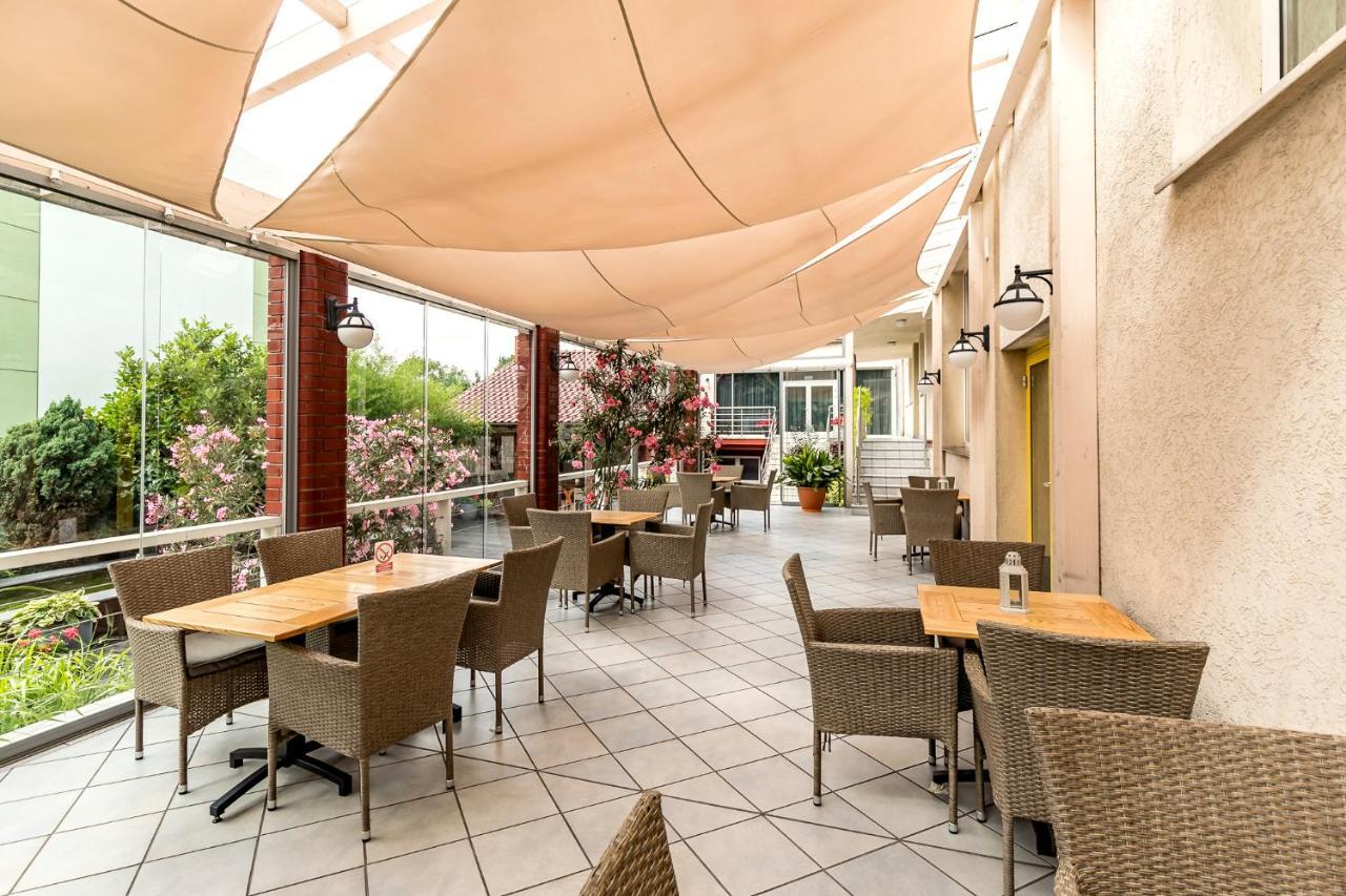 Hotel Almarco Środa Wielkopolska Esterno foto