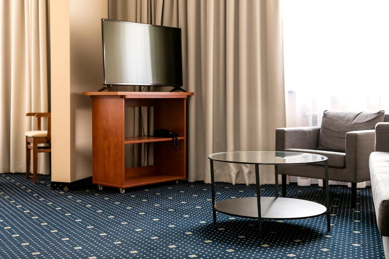 Hotel Almarco Środa Wielkopolska Esterno foto
