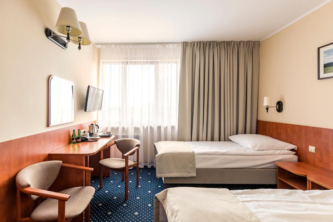 Hotel Almarco Środa Wielkopolska Esterno foto