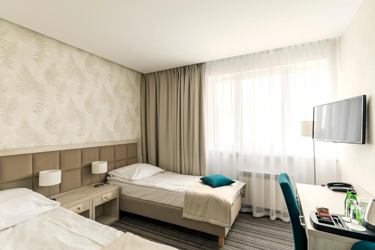 Hotel Almarco Środa Wielkopolska Esterno foto