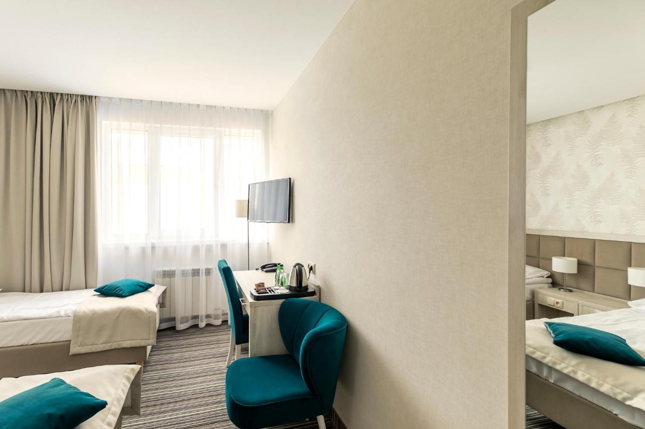 Hotel Almarco Środa Wielkopolska Esterno foto