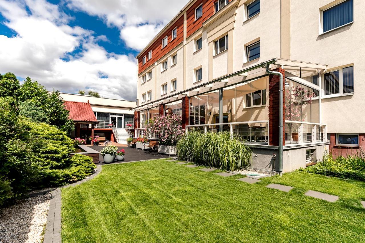 Hotel Almarco Środa Wielkopolska Esterno foto