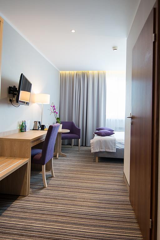 Hotel Almarco Środa Wielkopolska Esterno foto
