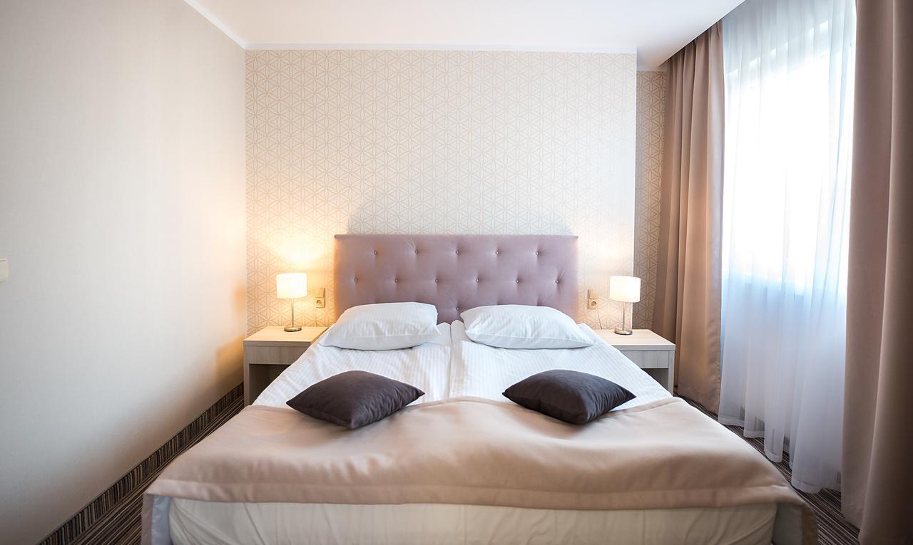 Hotel Almarco Środa Wielkopolska Esterno foto