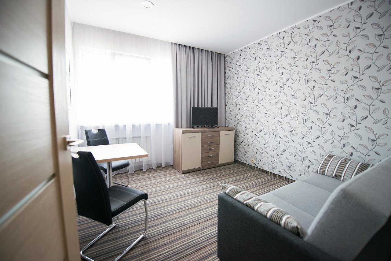 Hotel Almarco Środa Wielkopolska Esterno foto
