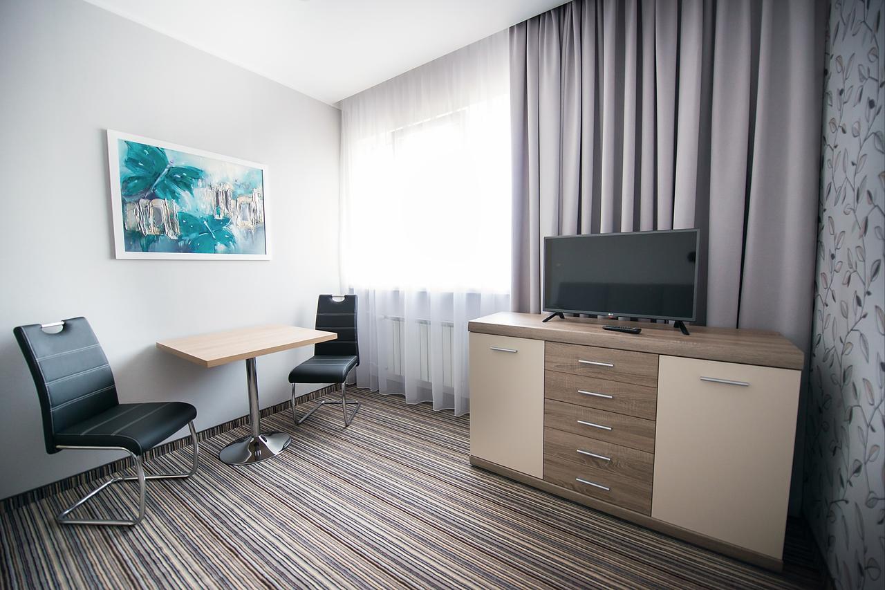 Hotel Almarco Środa Wielkopolska Esterno foto