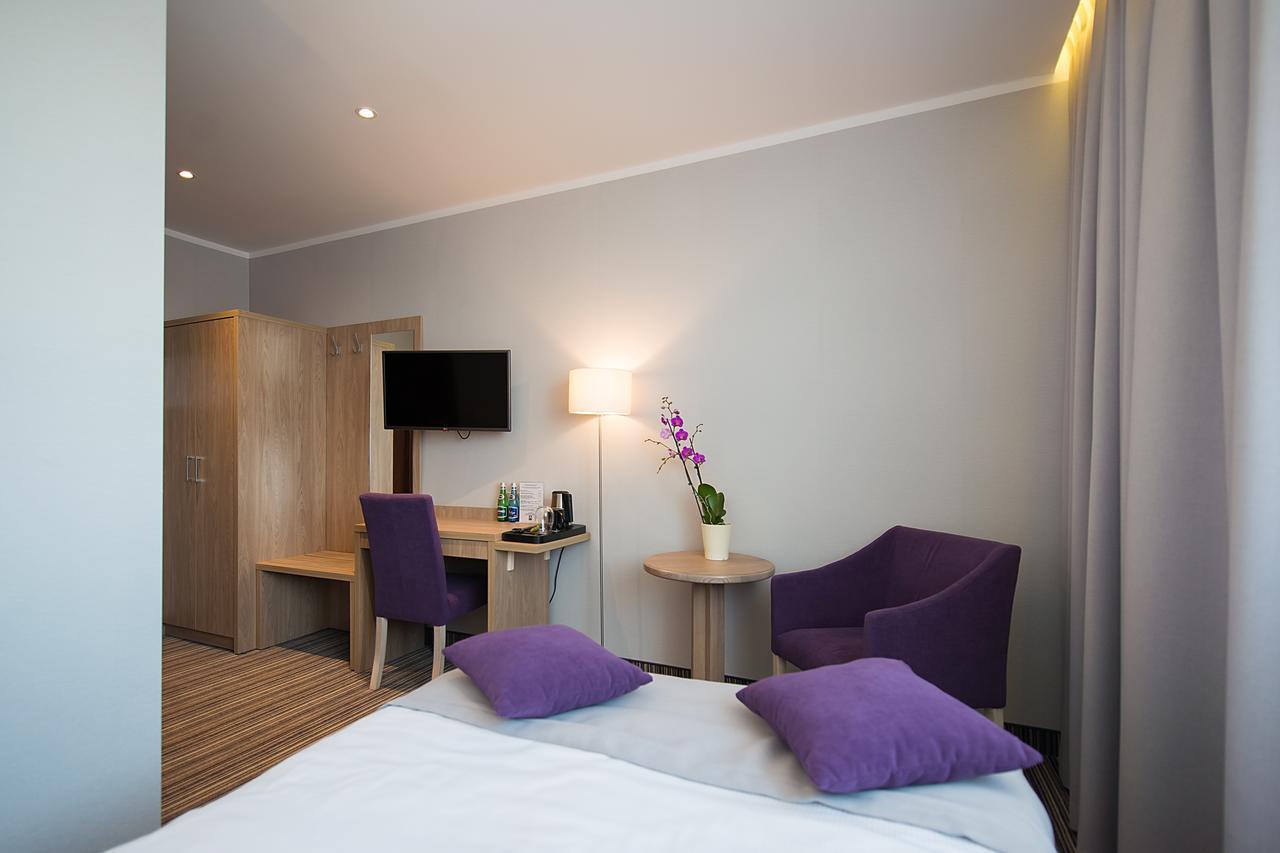 Hotel Almarco Środa Wielkopolska Esterno foto