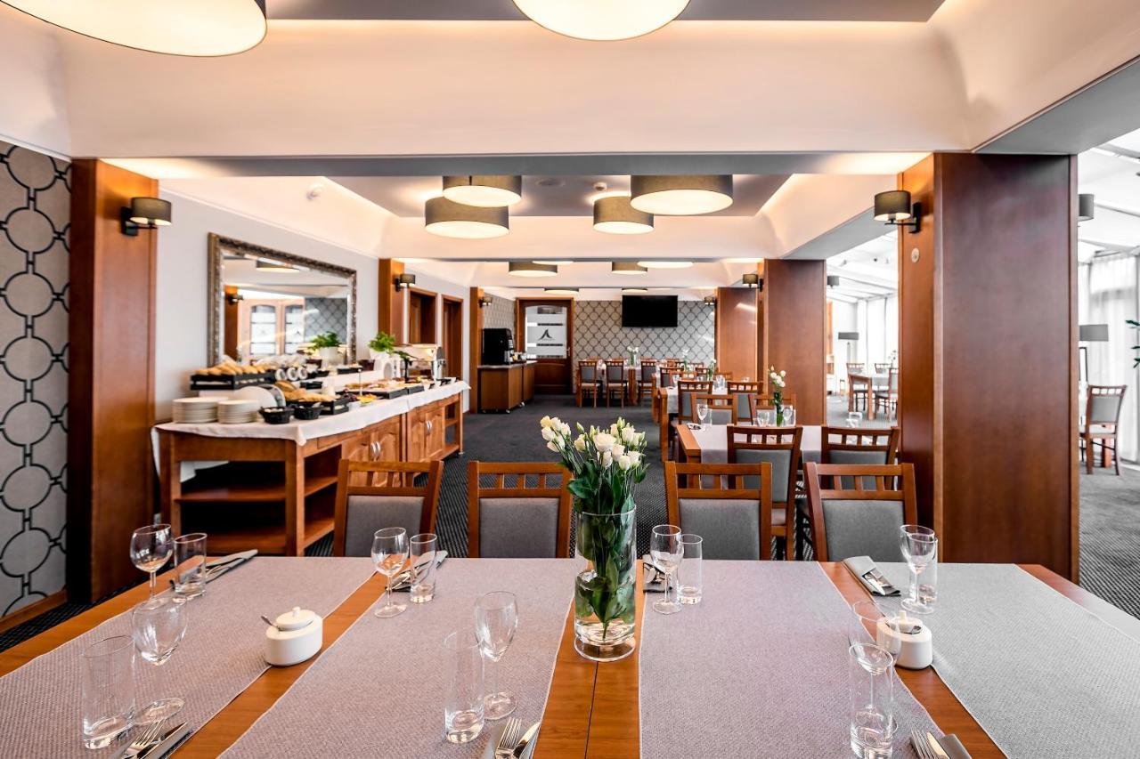 Hotel Almarco Środa Wielkopolska Esterno foto