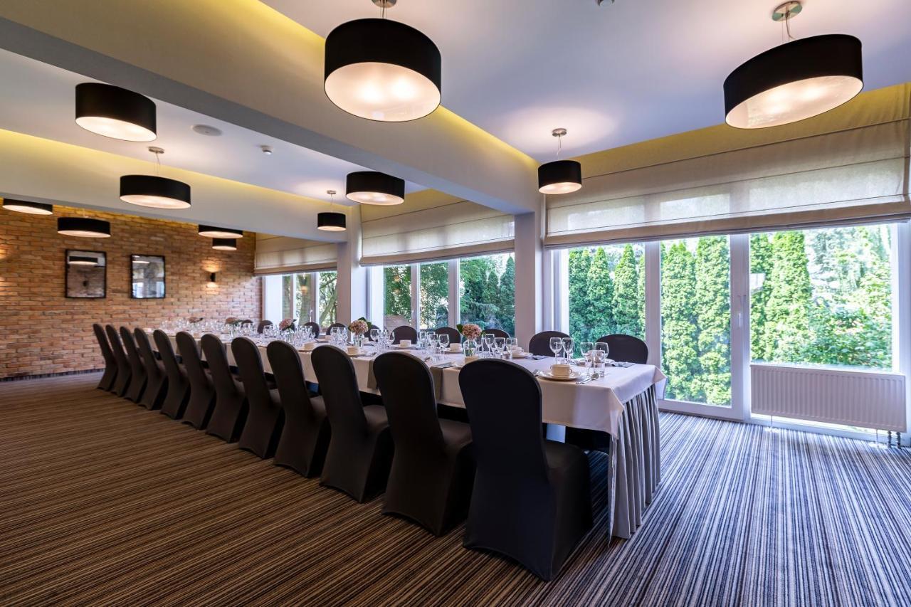 Hotel Almarco Środa Wielkopolska Esterno foto