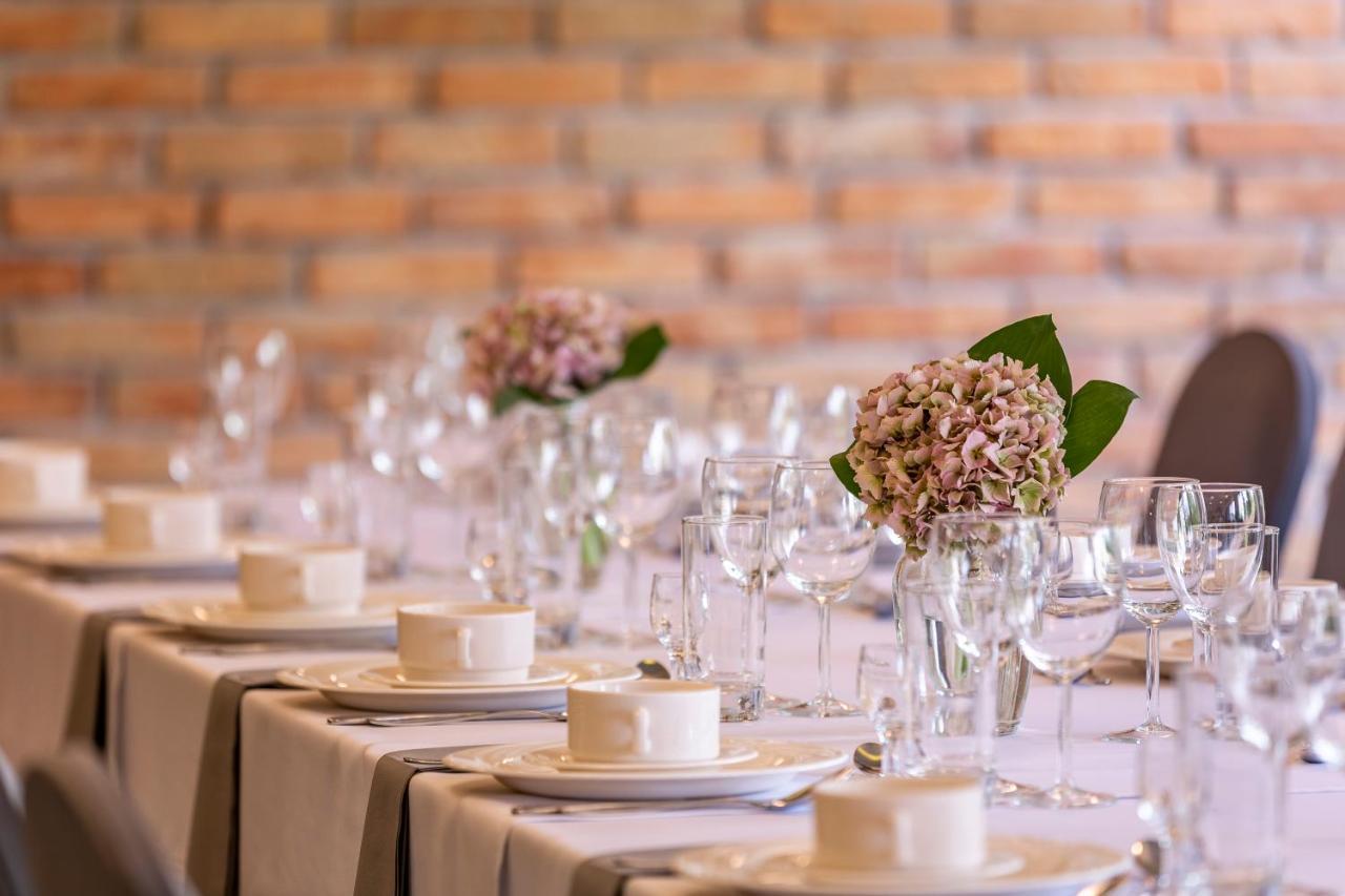Hotel Almarco Środa Wielkopolska Esterno foto
