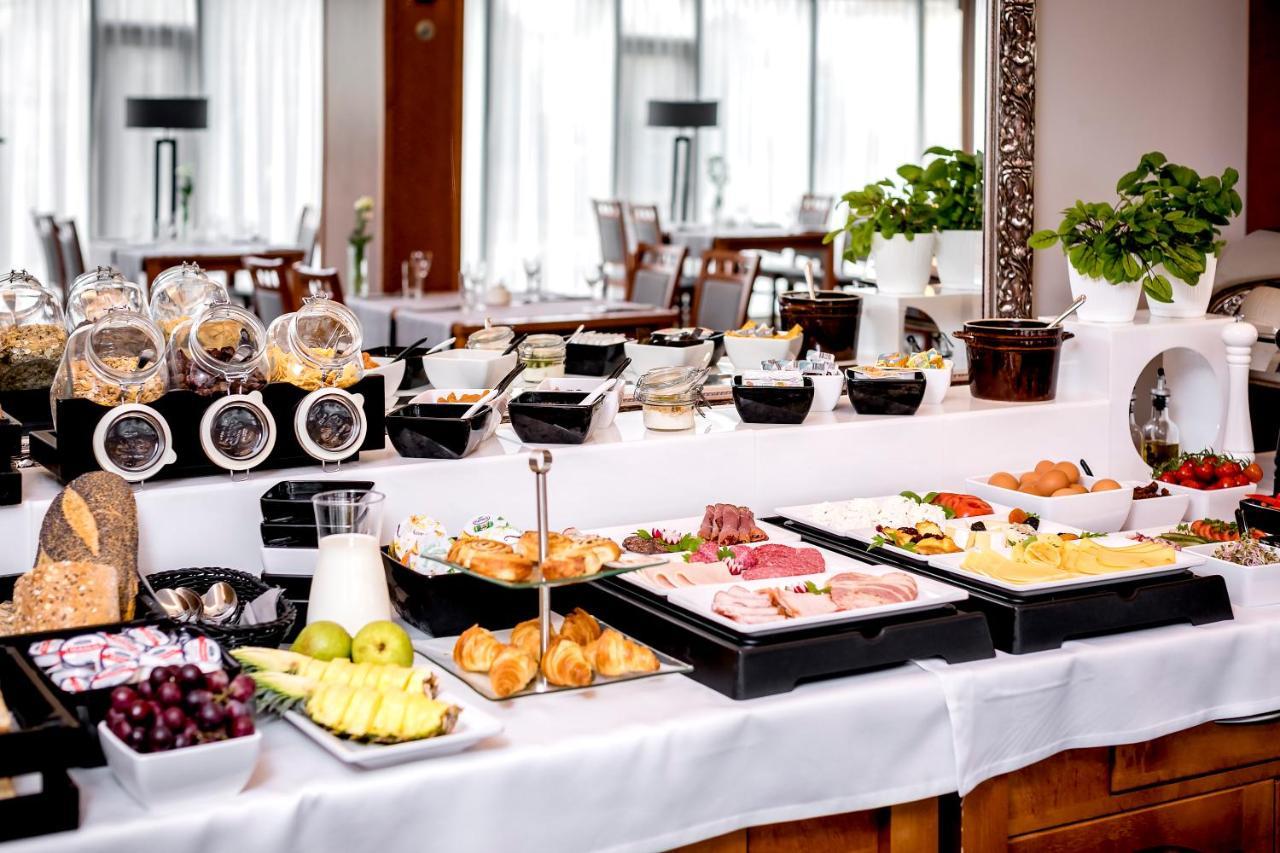 Hotel Almarco Środa Wielkopolska Esterno foto